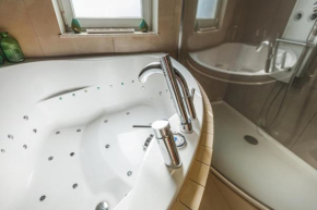 Apartament z Jacuzzi Parking Balkon 2 sypialnie